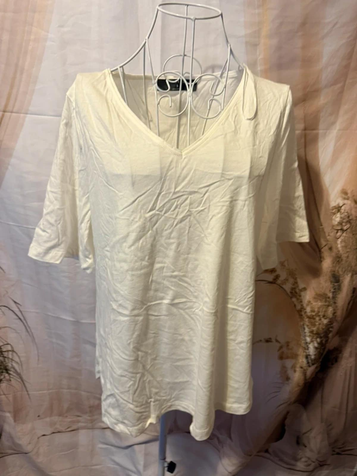 Primary v neck plain T-shirt - size 8/10