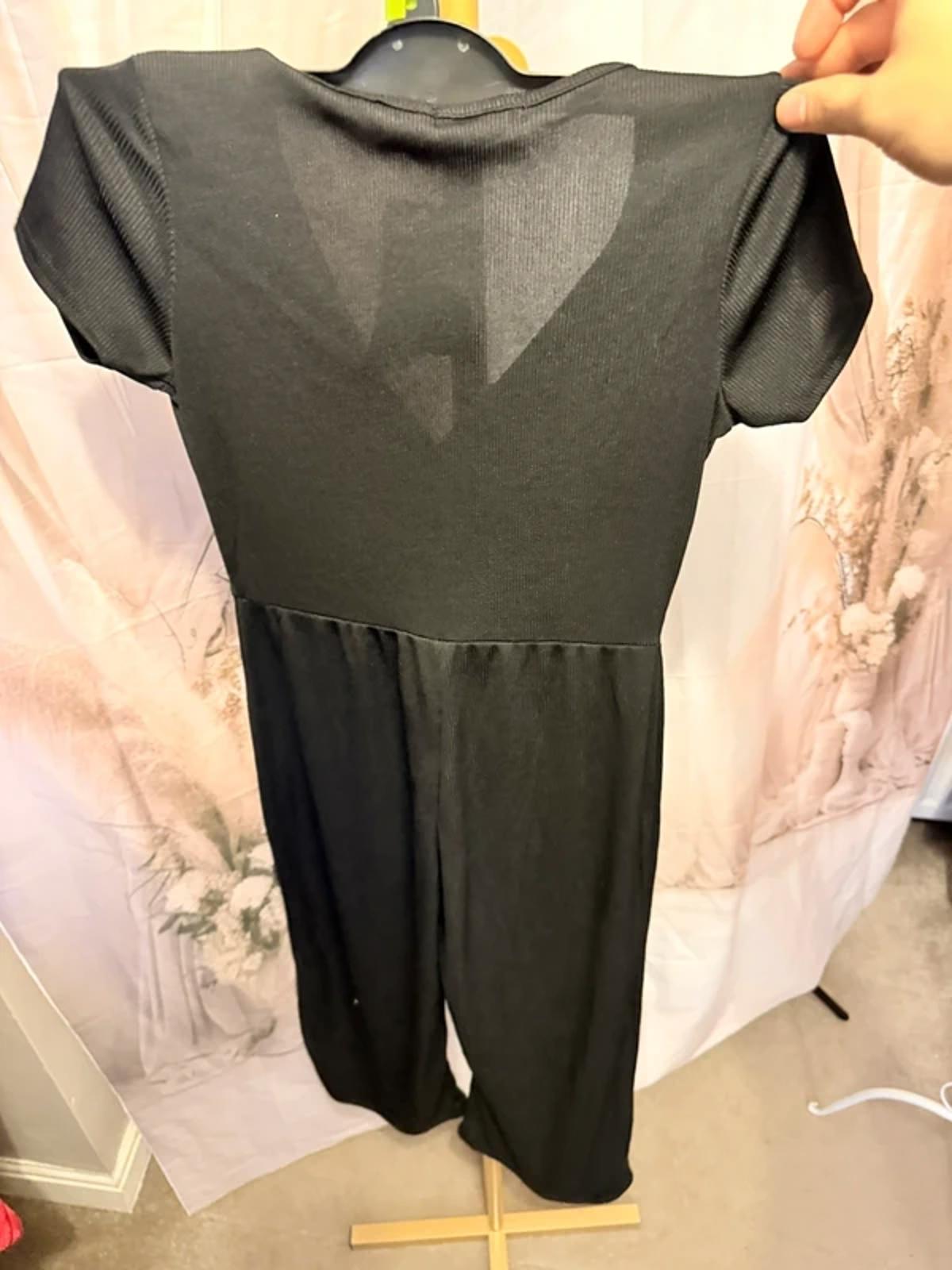 Boohoo plain jumpsuit - size 6