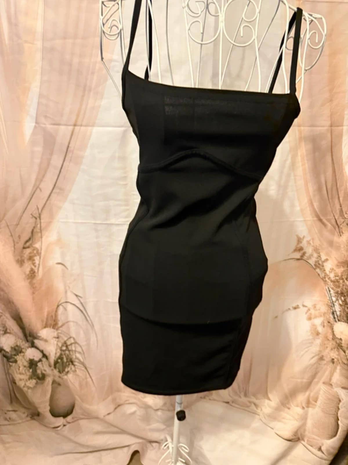 Pretty little things stretch dress - size 8