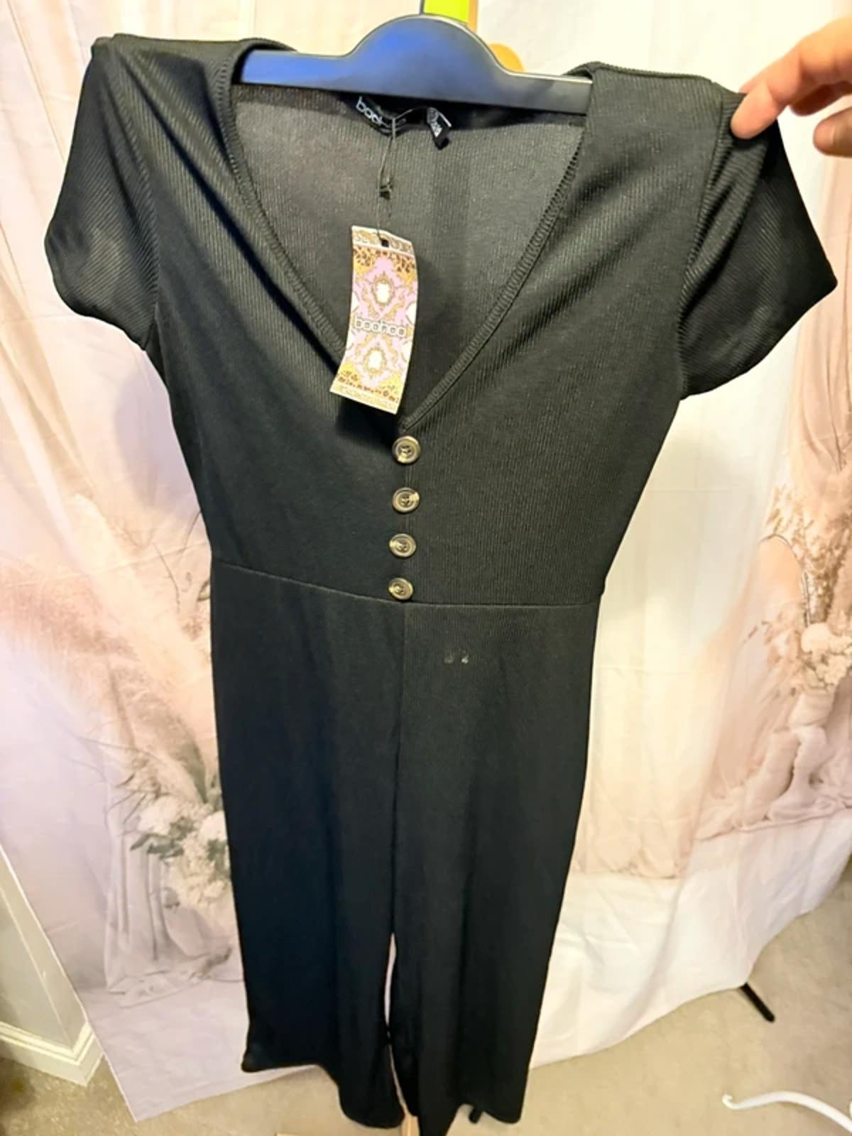Boohoo plain jumpsuit - size 6