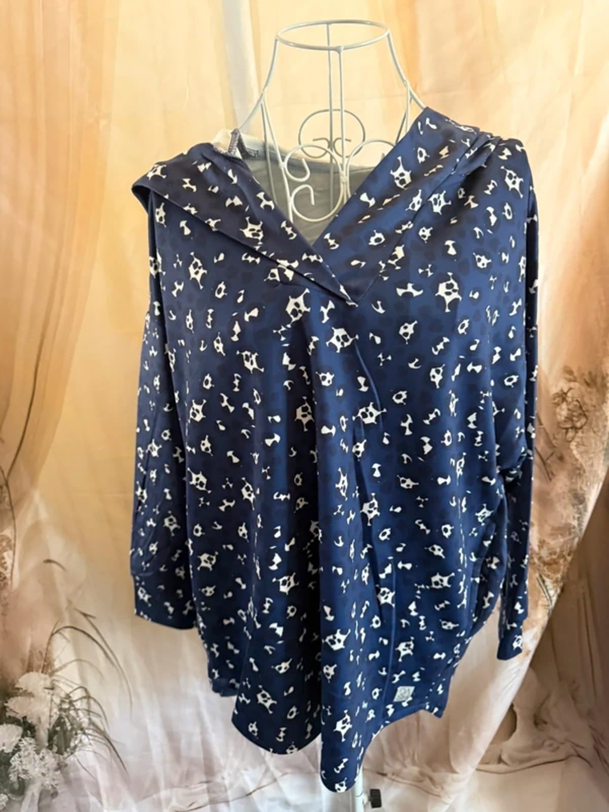 Dash patterned workout hoodie - size 12