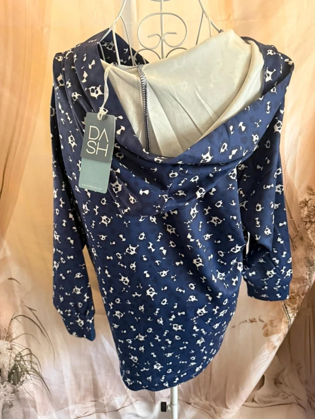 Dash patterned workout hoodie - size 12